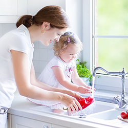 123rf_30780881_m-peppers-sink-mom-child.png